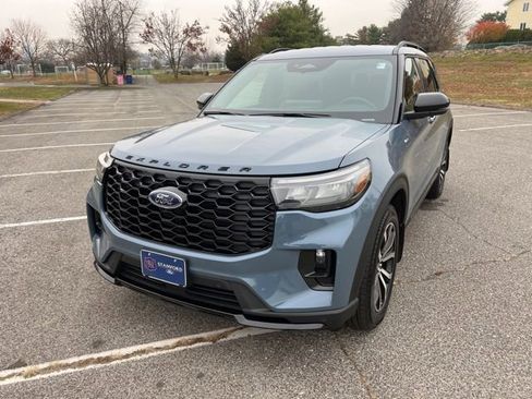 Used 2025 Ford Explorer ST-Line image 4