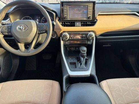 Certified 2022 Toyota RAV4 XLE FWD image 11