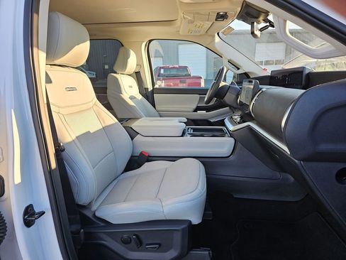 Certified 2025 Ford Expedition Max Platinum image 18