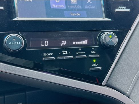 Used 2018 Toyota Camry SE w/ Convenience Package image 12