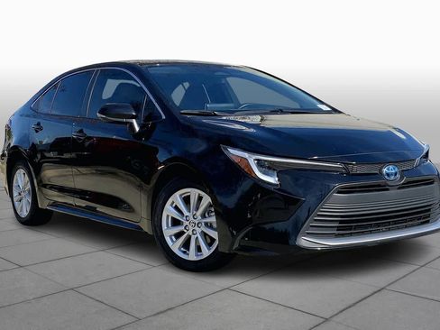 Used 2024 Toyota Corolla XLE image 3