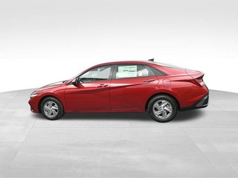 Used 2026 Hyundai Elantra SE FWD image 6