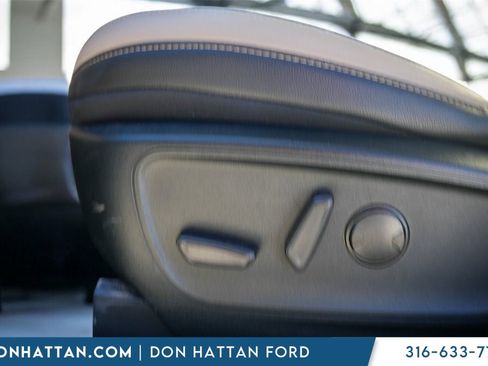 Used 2022 Ford Escape Titanium image 17
