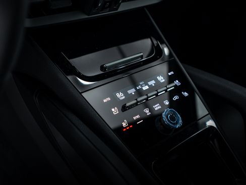 Certified 2026 Porsche Cayenne AWD/4WD image 15