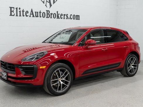 Used 2024 Porsche Macan w/ Premium Plus Package image 28