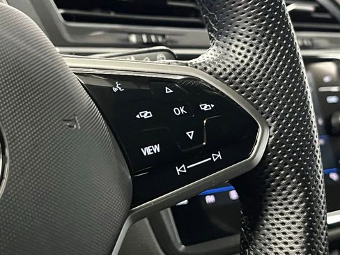 Certified 2022 Volkswagen Tiguan SE R-Line image 26