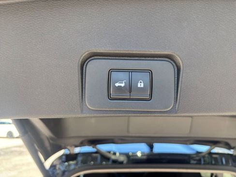 Used 2025 Nissan Rogue SV FWD image 23