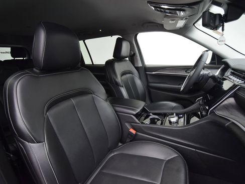 Used 2023 Jeep Grand Cherokee L Limited w/ Luxury Tech Group II image 13