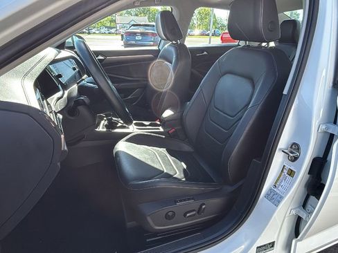 Used 2019 Volkswagen Jetta SEL Premium FWD image 25