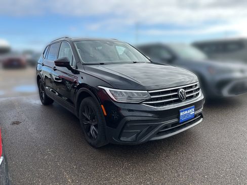 Used 2022 Volkswagen Tiguan SE AWD/4WD image 2