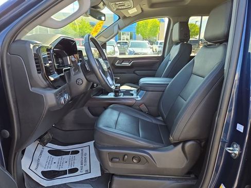 Used 2023 GMC Sierra 1500 SLT w/ SLT Convenience Package AWD/4WD image 2