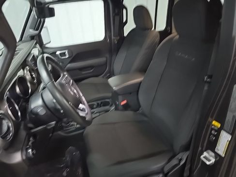 Used 2022 Jeep Wrangler Unlimited Sahara w/ Cold Weather Group AWD/4WD image 29