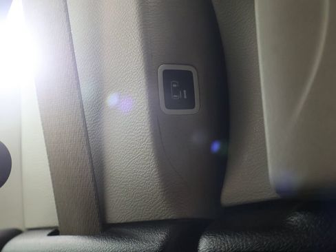 Used 2023 Chrysler Pacifica Touring-L FWD image 48