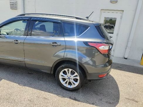 Used 2018 Ford Escape SE w/ SE Sync 3 Package FWD image 13
