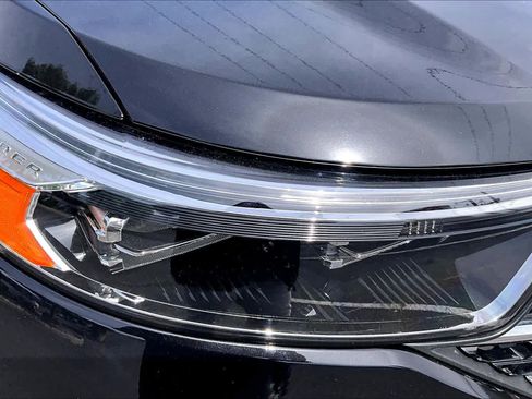 Used 2020 Ford Explorer XLT w/ Equipment Group 202A image 25