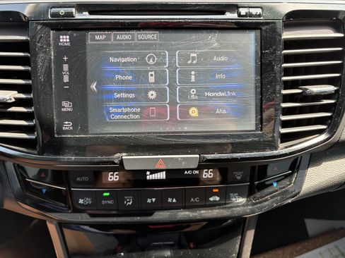 Used 2016 Honda Accord Touring image 10