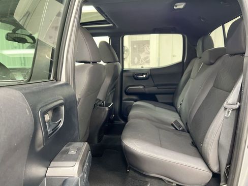 Used 2016 Toyota Tacoma TRD Off-Road w/ Premium & Technology Package image 23