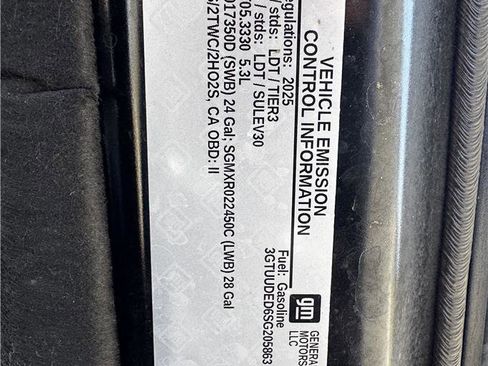 Used 2025 GMC Sierra 1500 SLT AWD/4WD image 18