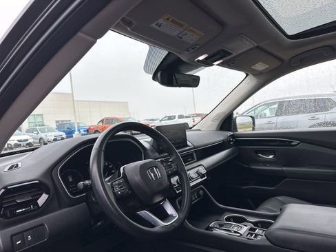 Used 2024 Honda Pilot Touring image 12