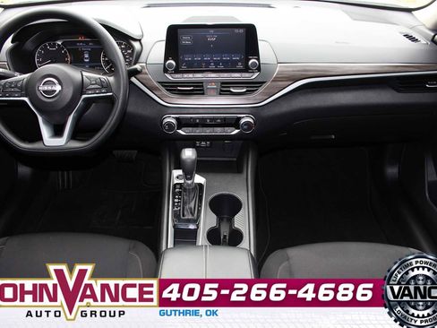 Used 2025 Nissan Altima 2.5 SV image 24