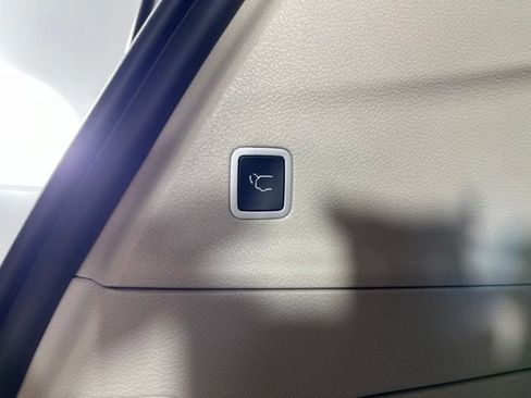 Used 2024 Chrysler Pacifica Touring-L FWD image 54