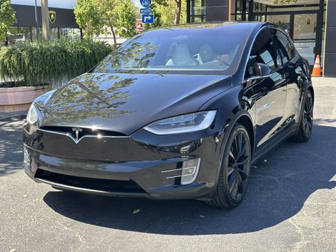 Used 2018 Tesla Model X 75D AWD/4WD image 3