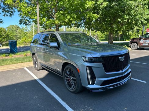 Used 2024 Cadillac Escalade V w/ LPO, ONYX Package AWD/4WD image 6