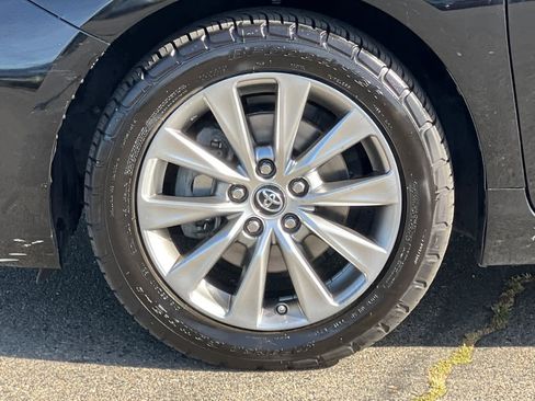 Used 2017 Toyota Camry XLE image 31