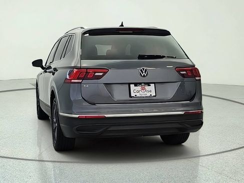Used 2022 Volkswagen Tiguan SE FWD image 5
