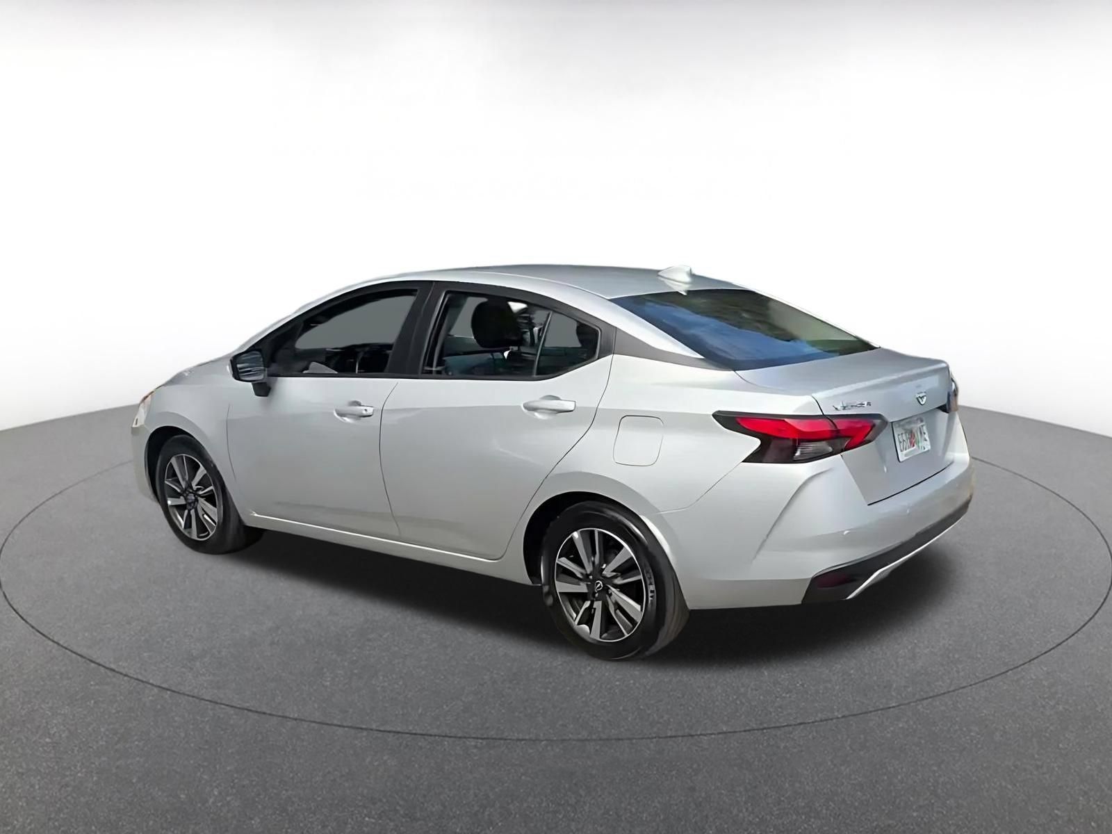 Used 2025 Nissan Versa SV FWD image 9