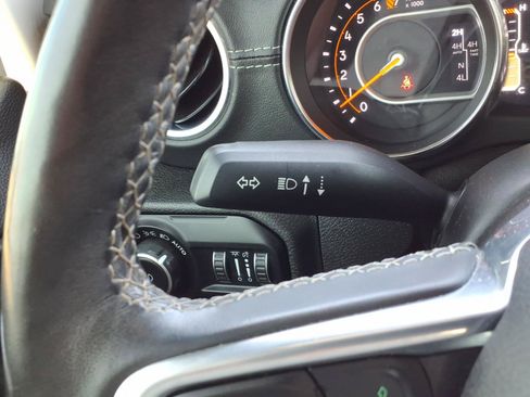 Used 2019 Jeep Wrangler Unlimited Sahara w/ Quick Order Package 24M Moab AWD/4WD image 24