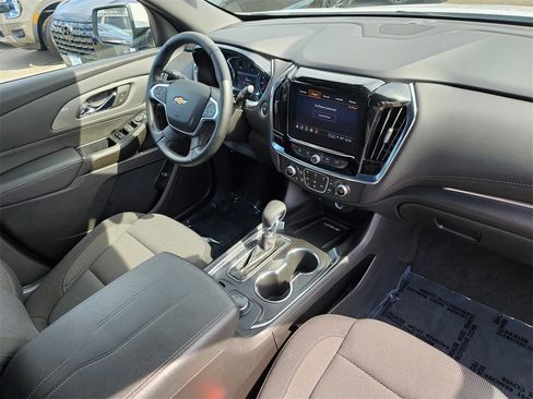 Used 2023 Chevrolet Traverse LT image 11