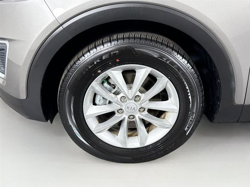 Used 2018 Kia Sorento LX w/ LX V6 Convenience Package image 41