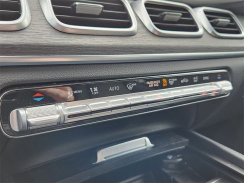 Used 2022 Mercedes-Benz GLS 450 4MATIC image 23