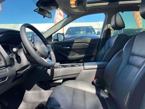 Used 2023 Nissan Rogue SV w/ SV Premium B Package image 17