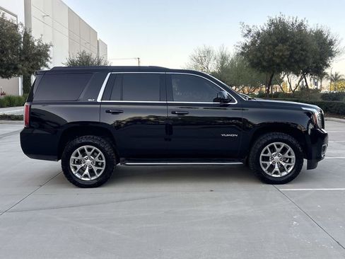 Used 2020 GMC Yukon SLT image 2