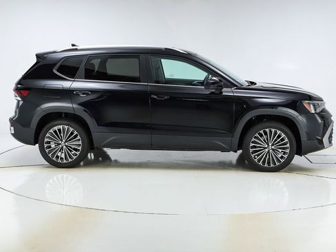 New 2026 Volkswagen Taos SE FWD image 47