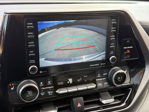 Used 2022 Toyota Highlander XLE image 29