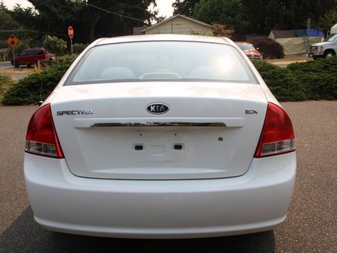Used 2009 Kia Spectra EX FWD image 10