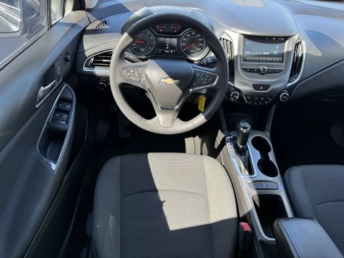Used 2017 Chevrolet Cruze LT FWD image 9