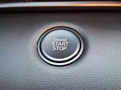 Certified 2025 Hyundai Elantra Sport image 19