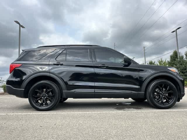 Used 2023 Ford Explorer XLT w/ Equipment Group 202A AWD/4WD image 3