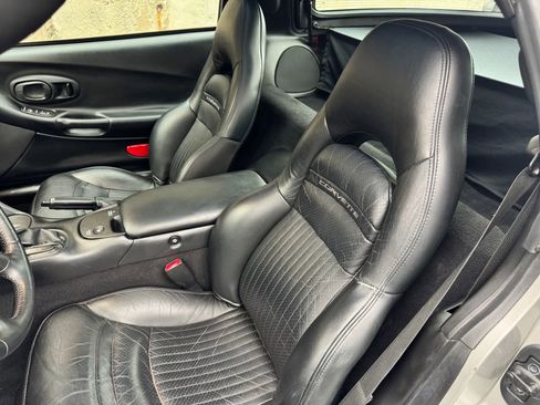 Used 2004 Chevrolet Corvette Coupe w/ Preferred Equipment Group RWD image 13