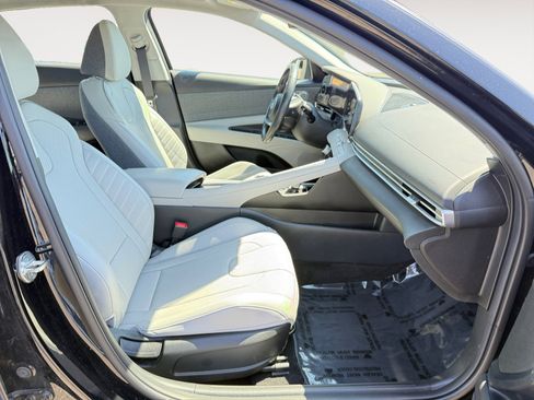 Used 2022 Hyundai Elantra Limited image 19