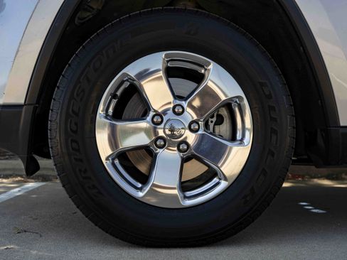 Used 2011 Jeep Grand Cherokee Overland AWD/4WD image 14