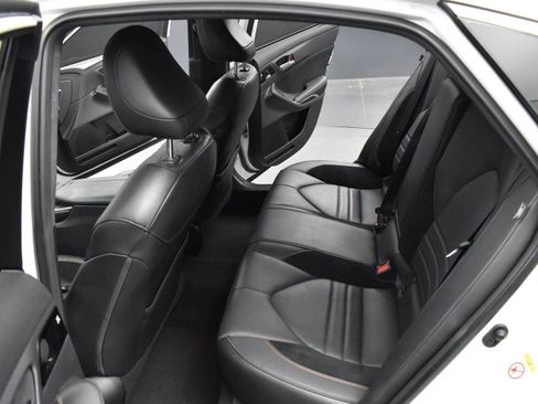 Used 2019 Toyota Avalon XSE image 30