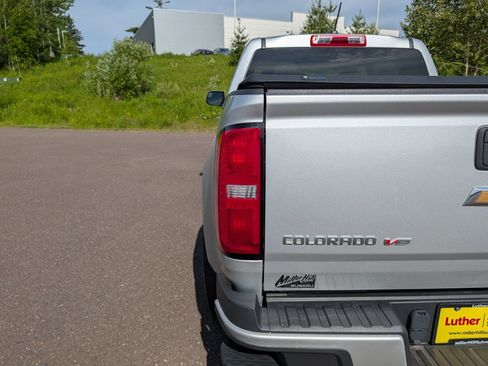Used 2019 Chevrolet Colorado W/T w/ WT Convenience Package AWD/4WD image 17