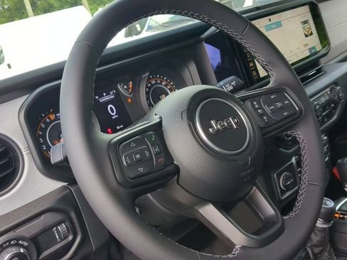 New 2025 Jeep Gladiator Sport image 37