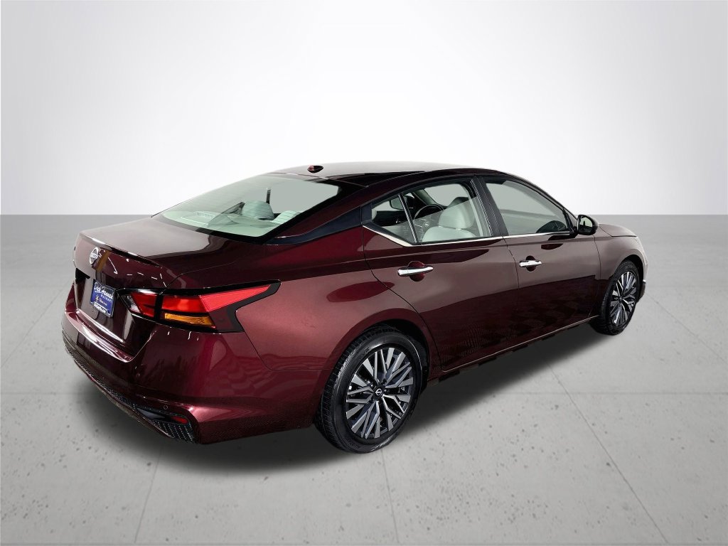 Used 2025 Nissan Altima 2.5 SV FWD image 6