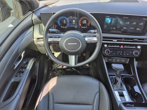 Certified 2025 Hyundai Santa Cruz SEL FWD image 9
